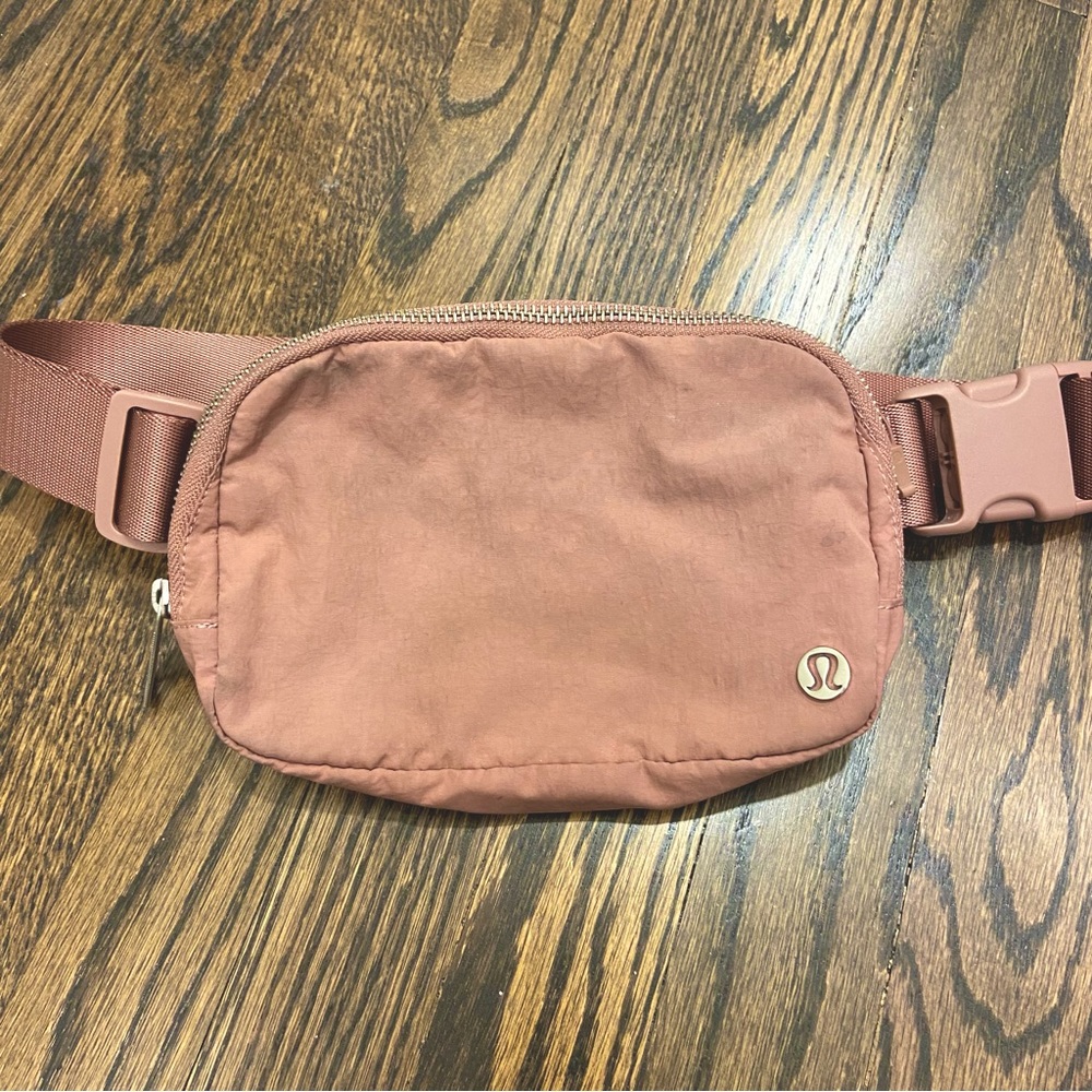 Lululemon belt bag
